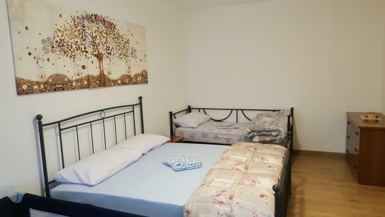 Casa Della Nonna: Cozy With Free Parking And Self Check-in Apartment Aosta